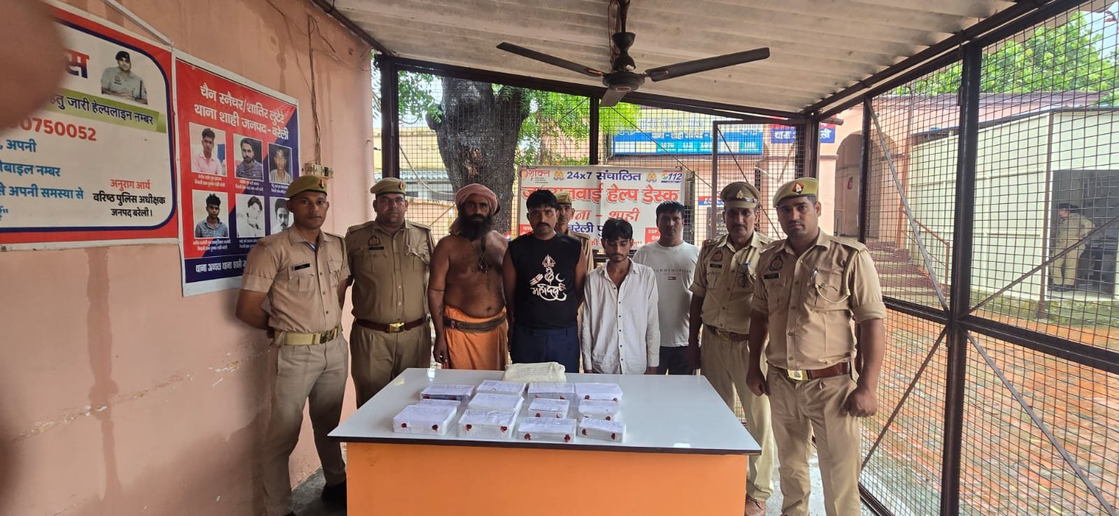102.15 ग्राम स्मैक, 82500₹नकद व दो मोबाइल सहित एक भगवा धारी सहित चार गिरफ्तार 