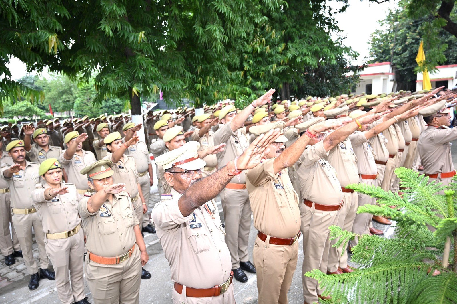 बरेली में खुशनुमा माहौल में मना 80 वां स्वतन्त्रता दिवस,बरेली पुलिस प्रशासन ने तिरंगा फहरा दी शहीदों को सलामी 