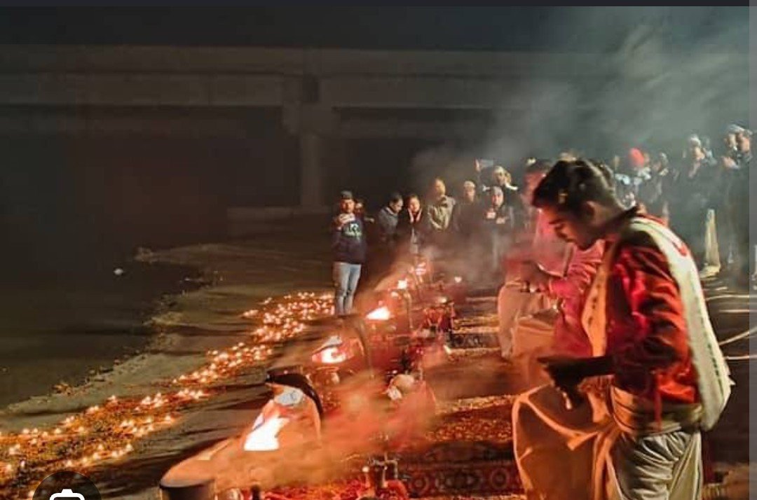हरिद्वार की तर्ज पर नाथ नगरी मे चौबारी घाट पर बिथरी विधायक की गंगा आरती 