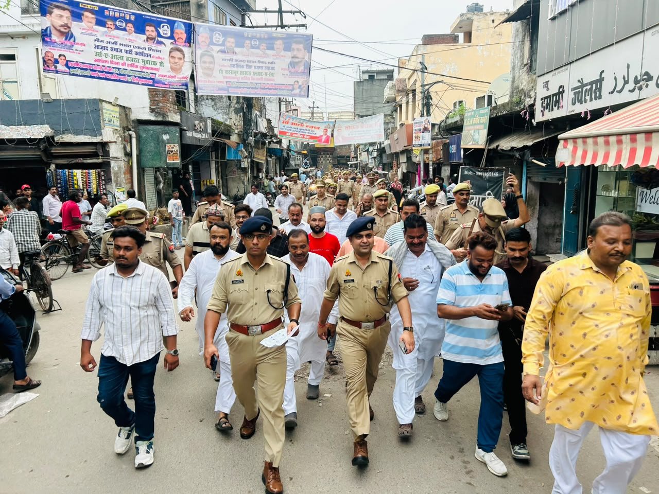 अगामी बारावफात (ईद मिलाद-उन-नबी) के दृष्टिगत श्री मानुष पारीक पुलिस अधीक्षक नगर, बरेली द्वारा थाना बारादरी क्षेत्रान्तर्गत रुट मार्च किया गया।