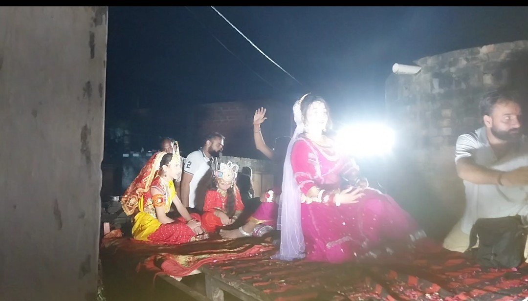 ब्योधन खुर्द में श्रावण मास का डीजे, सुंदर झांकी, और परिक्रमा क़े साथ भव्य समापन 