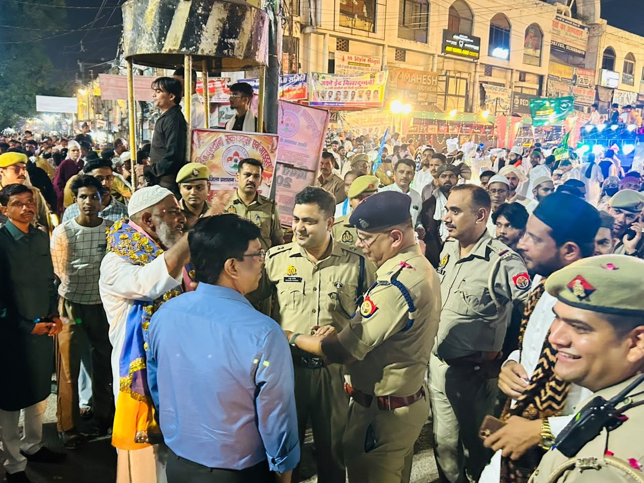 जश्ने ईद मिलादुन्नबी का जुलूस बड़ी धूमधाम व शान-ओ-शौकत के साथ निकला*