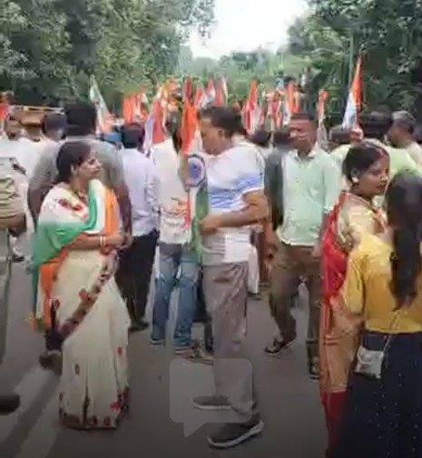 अल्लापुर पटेल चौराहा से पैदल निकाली गई भव्य तिरंगा यात्रा,सोशल मीडिया में गुम हो रही युवा पीढ़ी में अलख जगाती तिरंगा यात्रा