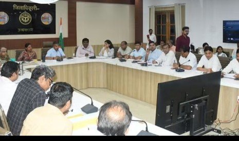 प्रयागराज में ट्रैफिक, जलभराव और गड्ढों पर प्रशासन सख्त, 7 दिन में सुधार का अल्टीमेटम