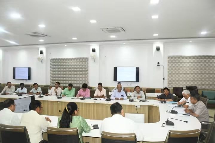 हर बहन सुरक्षित अपने भाई तक पहुंचे, यह प्रशासन की जिम्मेदारी" - जिलाधिकारी प्रयागराज