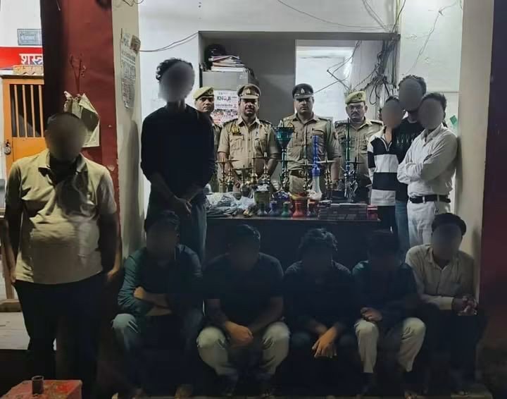 नैनी में हुक्काबार पर पुलिस की छापेमारी, आठ आरोपित गिरफ्तार