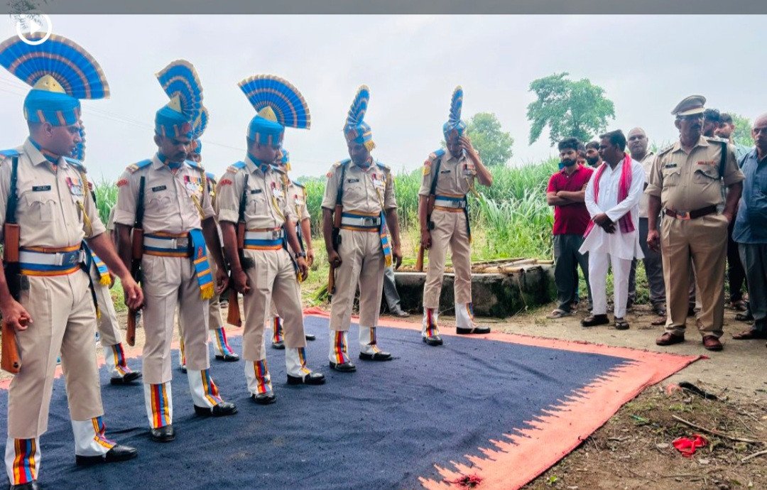 शहीद जितेंद्र यादव को राजकीय सम्मान के साथ अंतिम विदाई दी-