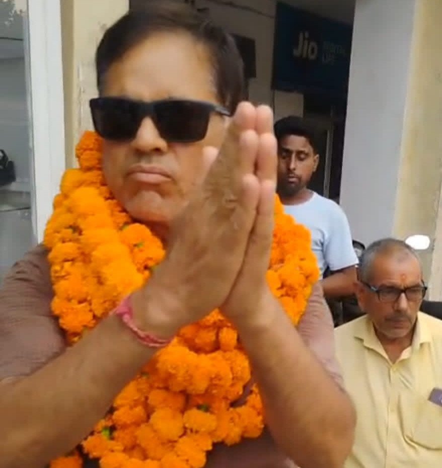 38 वर्षों की उत्कृष्ट सेवा के बाद डॉ. हनुमान प्रसाद मिश्रा को दी गई भावभीनी विदाई, रामराज में ढोल-नगाड़ों के साथ हुआ भव्य सम्मान
