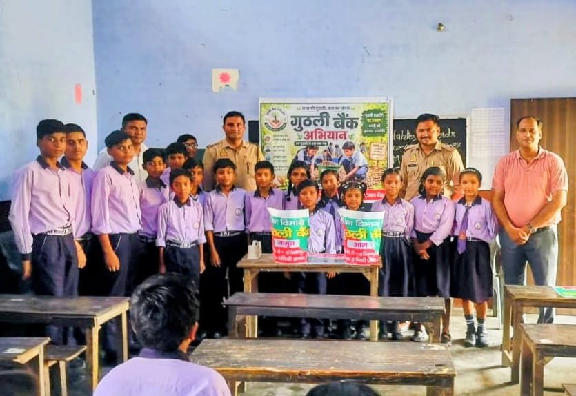 गुठली बैंक अभियान से जुड़े छात्र-छात्राएं, बीज संरक्षण का दिया संदेश