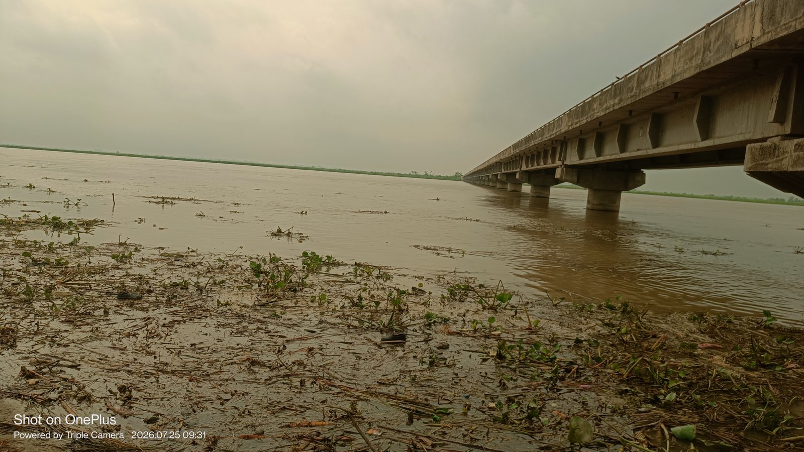 गंगा का बढ़ता जलस्तर बना किसानों के लिए संकट, भीकुंड खादर में फसलें डूबने की आशंका