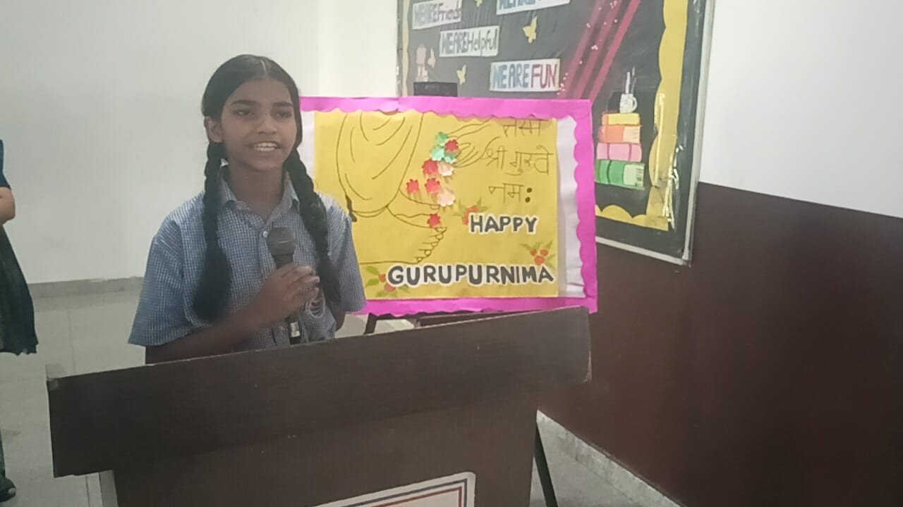 गुरु पूर्णिमा पर डी मोनफोर अकादमी में गूंजी तर्क और ज्ञान की स्वर-लहरियां
