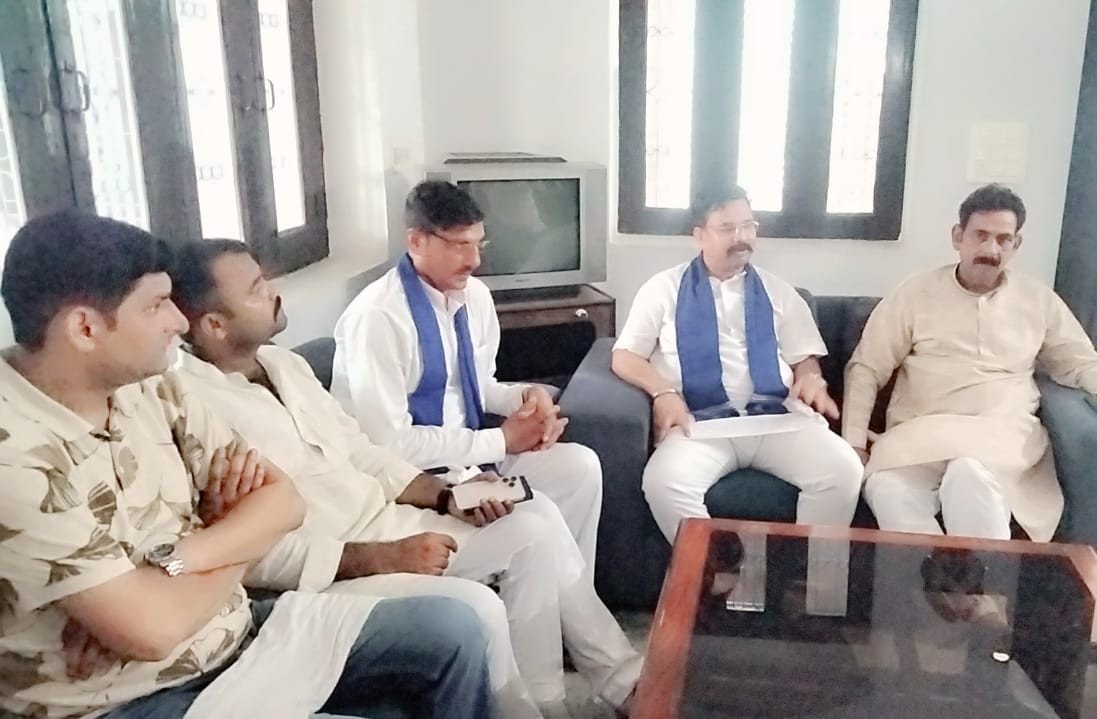 देश बचाने के लिए विपक्ष को बड़ा दिल दिखाकर स्थानीय दलों को साथ लेना होगा: विनय रतन सिंह