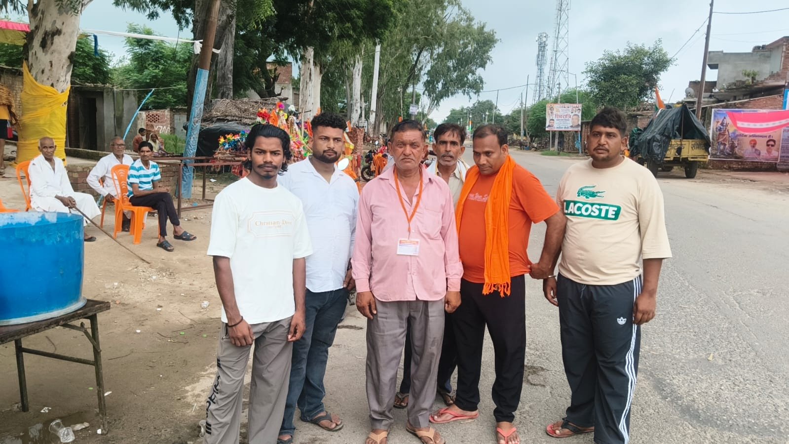 20 वर्षों से पुट्टी टीकोला में कांवड़ियों की सेवा, शिविर लगाकर निभा रहे सेवा की रामराज। कांवड़ यात्रा के दौरान शिवभक्तों की 