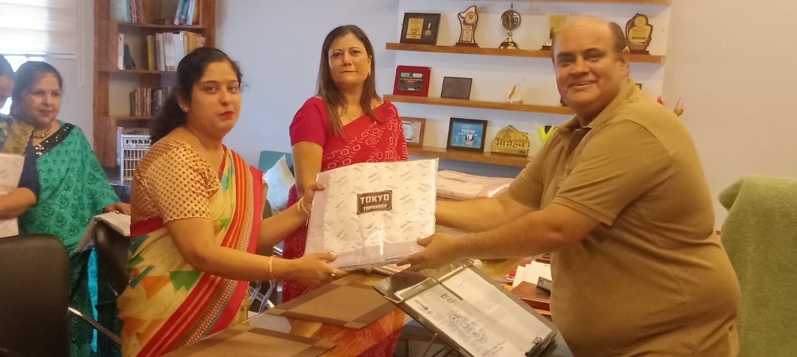 डी मोनफोर अकादमी में हर्षोल्लास से मनाया शिक्षक दिवसविद्यार्थियों ने तिलक लगाकर शिक्षकों का किया अभिनंदन, प्रबंधन ने उपहार भेंट कर किया सम्मानित