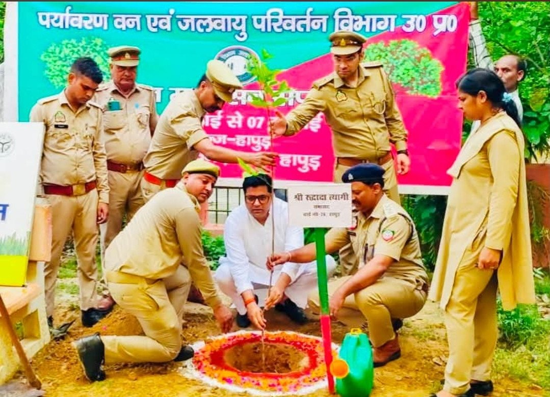 जन्मदिवस पर वन विभाग ने किया अमलतास का पौधारोपण, वन महोत्सव मनाया।