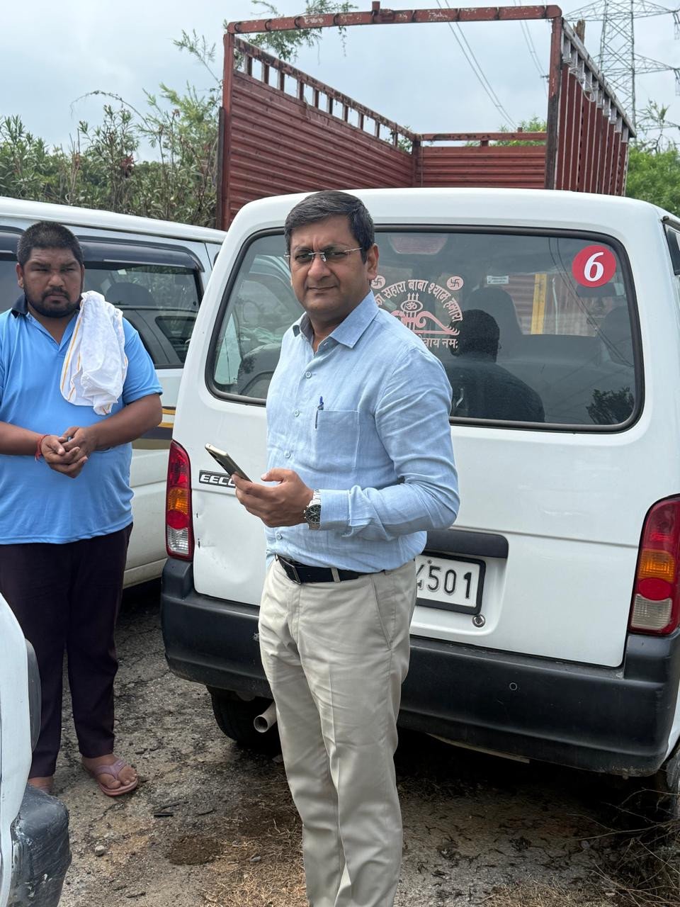 हापुड़: 'मिशन सेफ फ्यूचर' अभियान में परिवहन विभाग की बड़ी कार्रवाई, 4 स्कूल वाहन सीज, 12 के चालान।