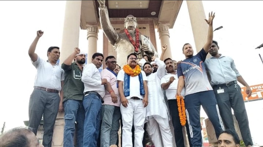 हापुड़ में बसपा के नवनियुक्त जिलाध्यक्ष केपी सिंह का भव्य स्वागत, 2027 में मायावती को मुख्यमंत्री बनाने का संकल्प।