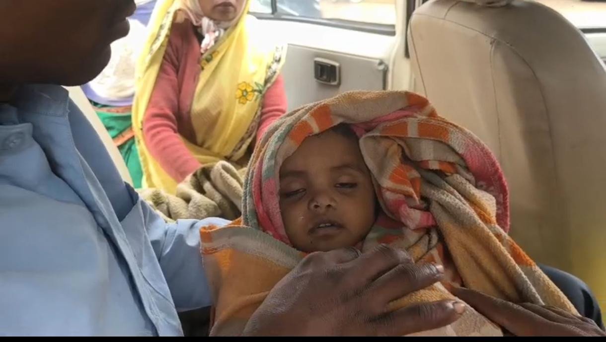 डेढ़ साल के बच्चे को सांप ने काटानदी में पुलिया नहीं होने से बच्चे को अस्पताल नहीं ला पाए परिजन हुई मौत 