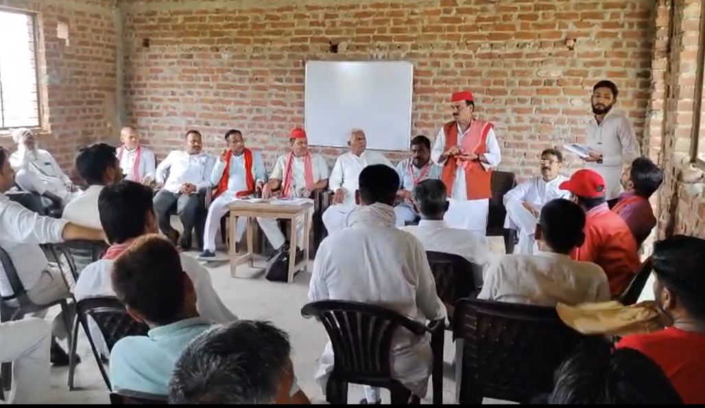 सपा की मासिक बैठक में चुनावी तैयारियों पर मंथन, जनसंपर्क तेज करने का आह्वान