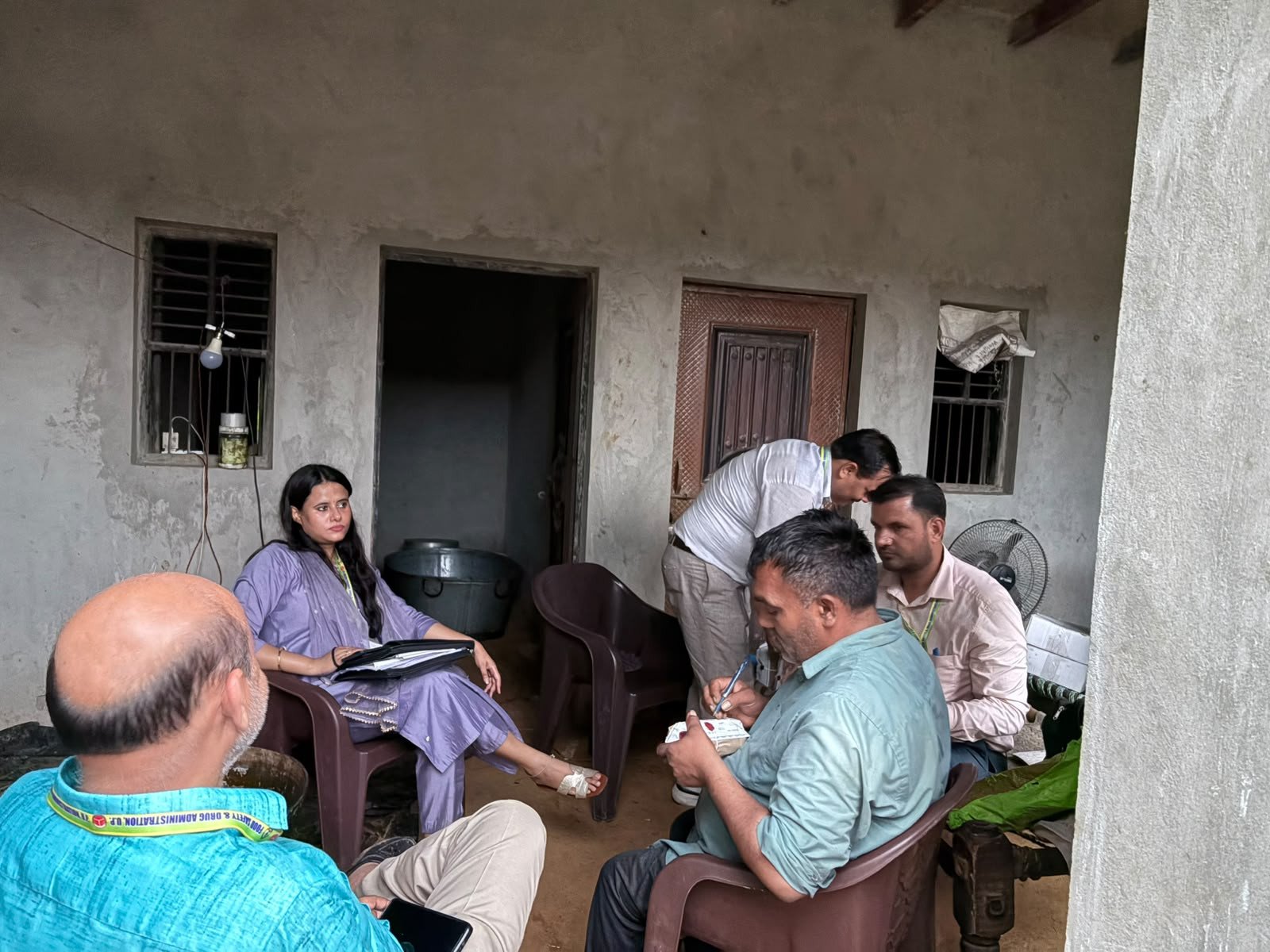 हापुड़ में खाद्य सुरक्षा विभाग की छापेमारी, 110 किलो रसगुल्ला-गुलाब जामुन नष्ट