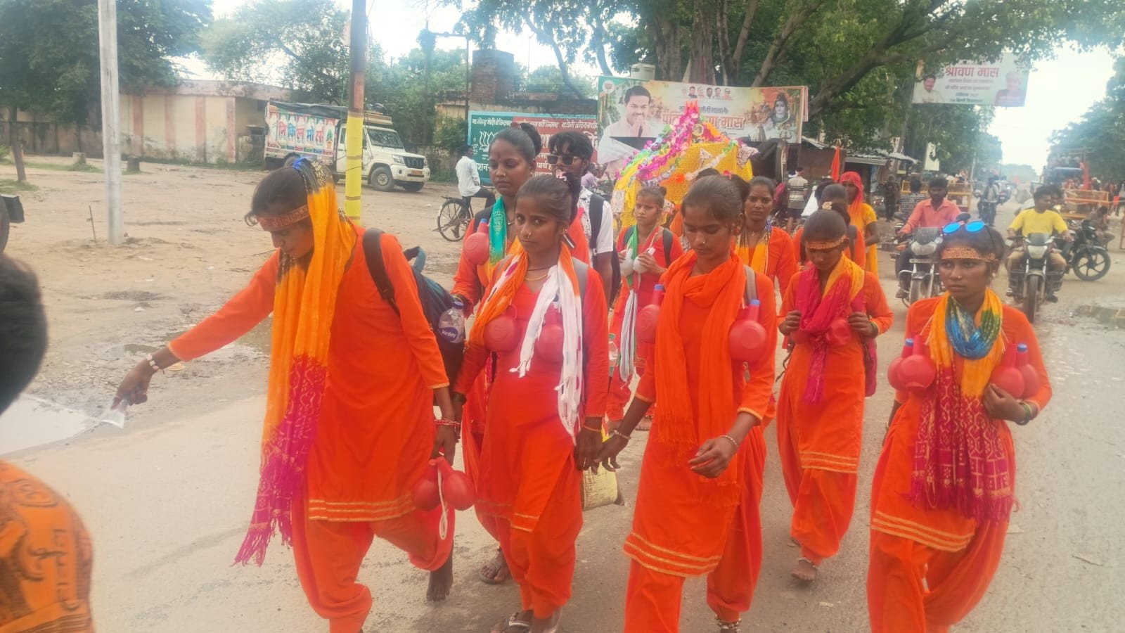 गंगाजल लेने उमड़ा शिव भक्ता का सैलाब