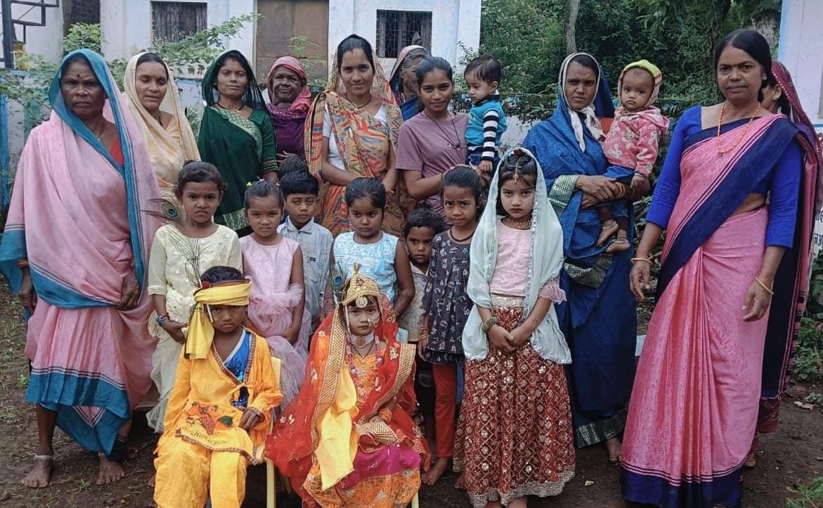 आंगनवाड़ी में बच्चों ने धूमधाम से मनाई श्रीकृष्ण जन्माष्टमी