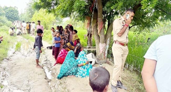 उझानी में रात में खेत पर गए किसान का शव फंदे पर लटकता मिला, जांच में जुटी पुलिस