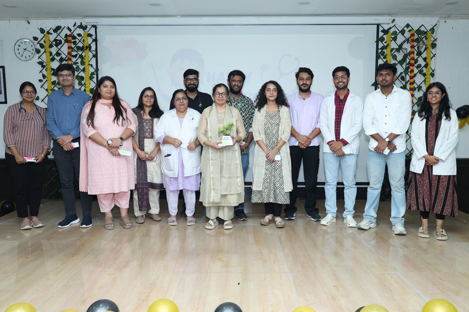 शिक्षक दिवस पर सरस्वती इंस्टीट्यूट में शिक्षकों का सम्मान, विद्यार्थियों ने जताया आभार।