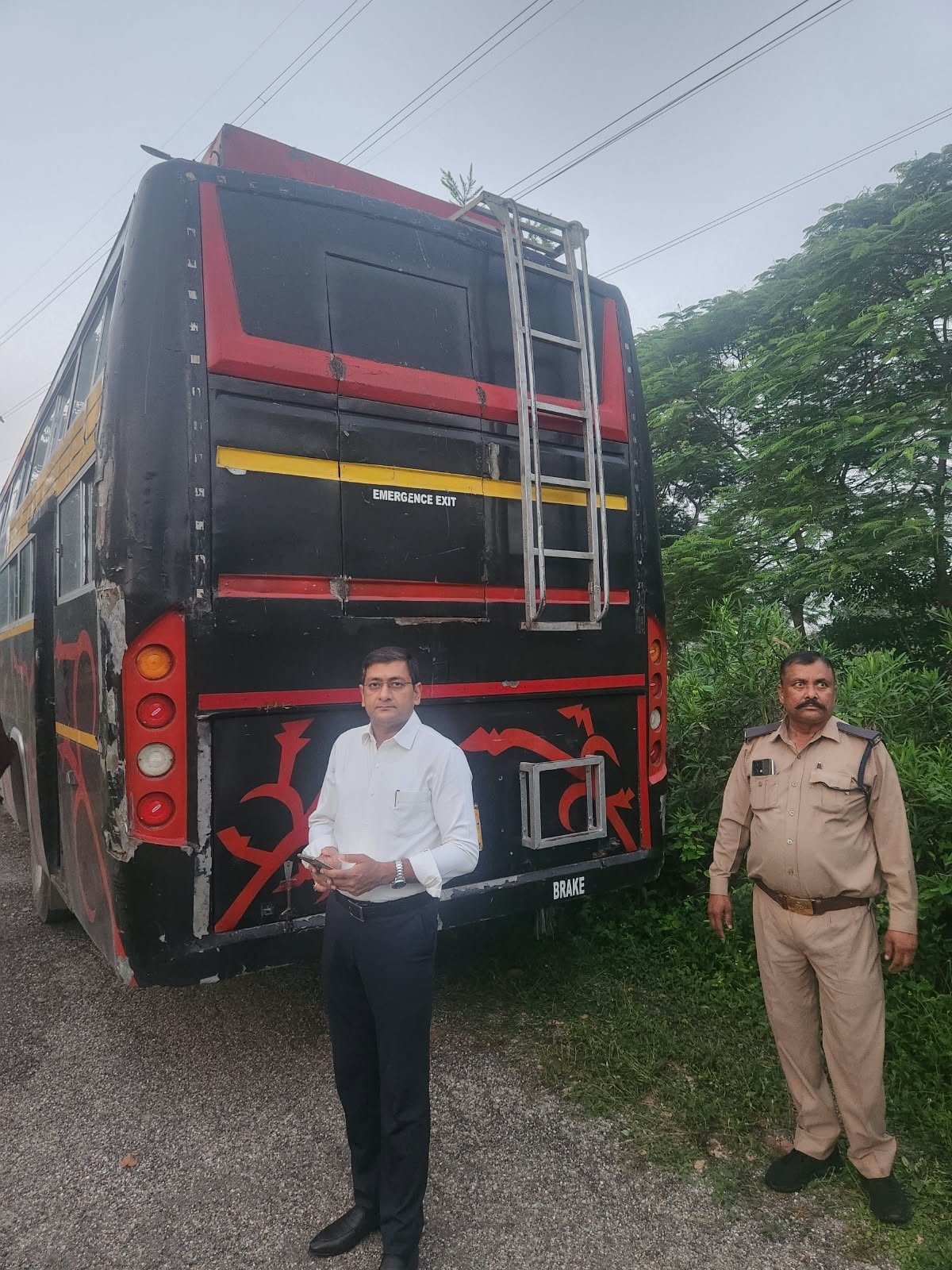 ऑपरेशन कवच के तहत परिवहन विभाग की सघन चेकिंग, 28 वाहनों के चालान और 10 बसें निरुद्ध।