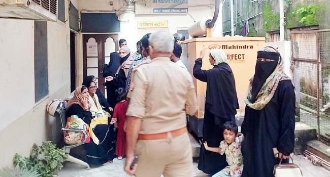 बदायूं के एक अस्पताल में बच्चा के जन्म के बाद हुई प्रसूता की मौत