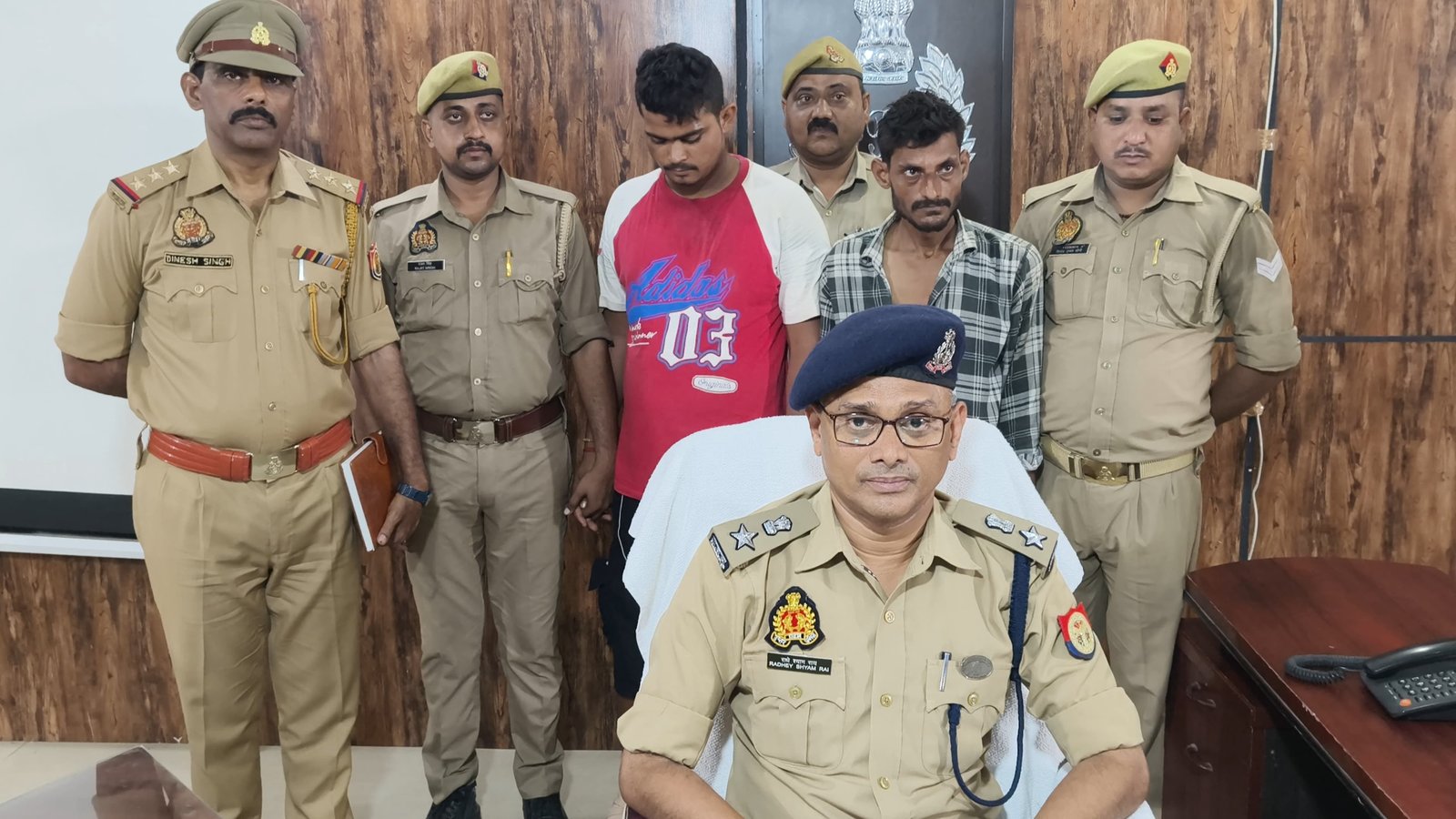 गोंडा थाना वजीरगंज पुलिस द्वारा चोरी की घटनाओं का सफल अनावरण करते हुए 02 शातिर बदमाशों को किया गया गिरफ्तार, कब्जे से चोरी की मोटरसाइकिल, 08 अदद डीजे मशीन सहित भारी मात्रा में चोरी का सामान बरामद