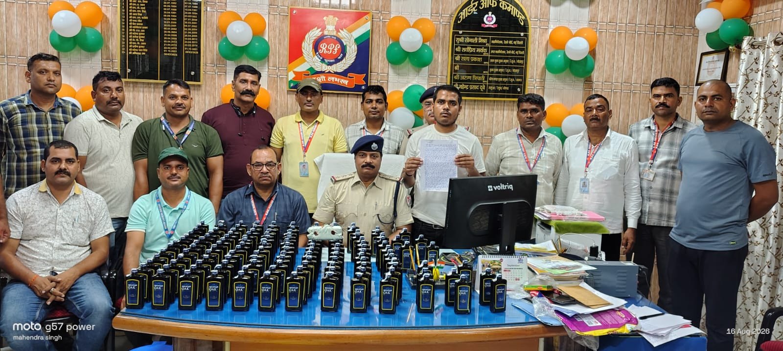 वैशाली एक्सप्रेस ट्रेन में अवैध अंग्रेजी शराब बरामद, कोच अटेंडेंट गिरफ्तार