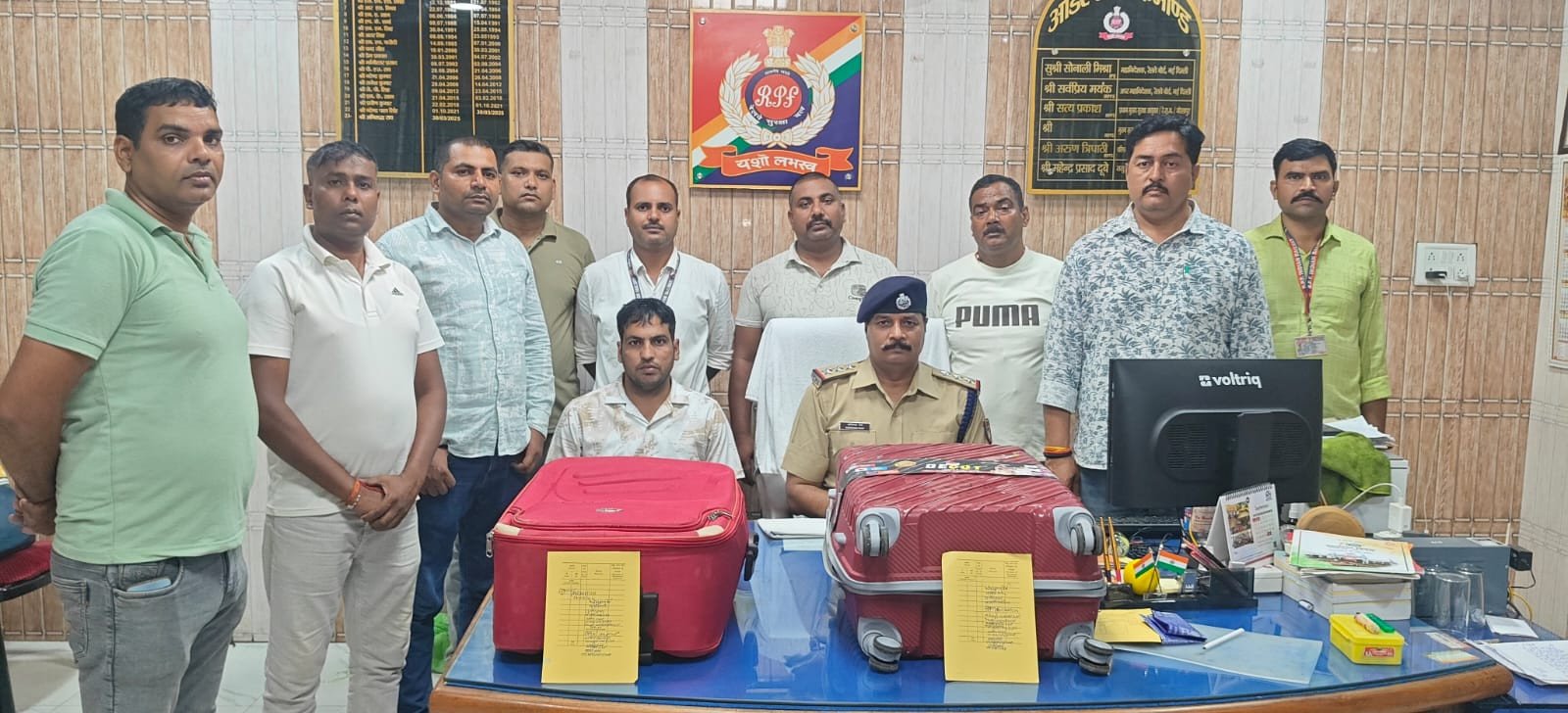 आरपीएफ और नारकोटिक्स टास्क टीम की संयुक्त कार्रवाई, ट्रेन के जनरल कोच से लावारिस गांजा बरामद 