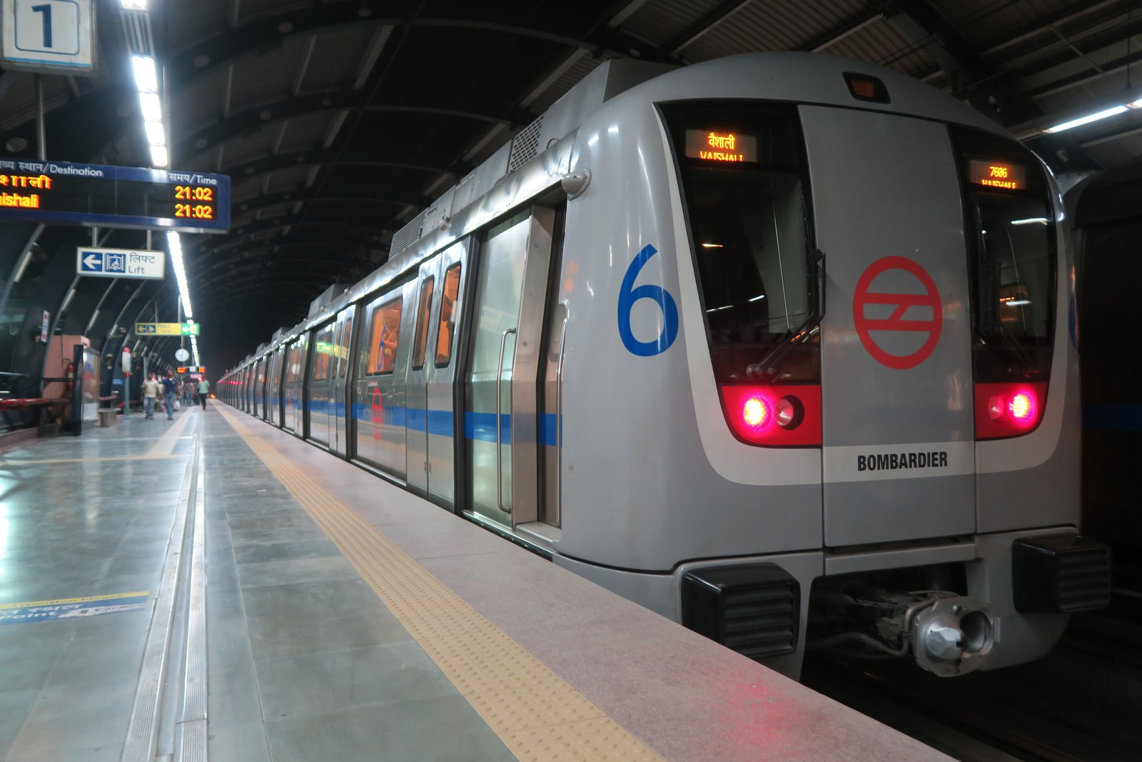 सुरक्षा कारणों से दिल्ली मेट्रो के 17 स्टेशन अगले आदेश तक बंद