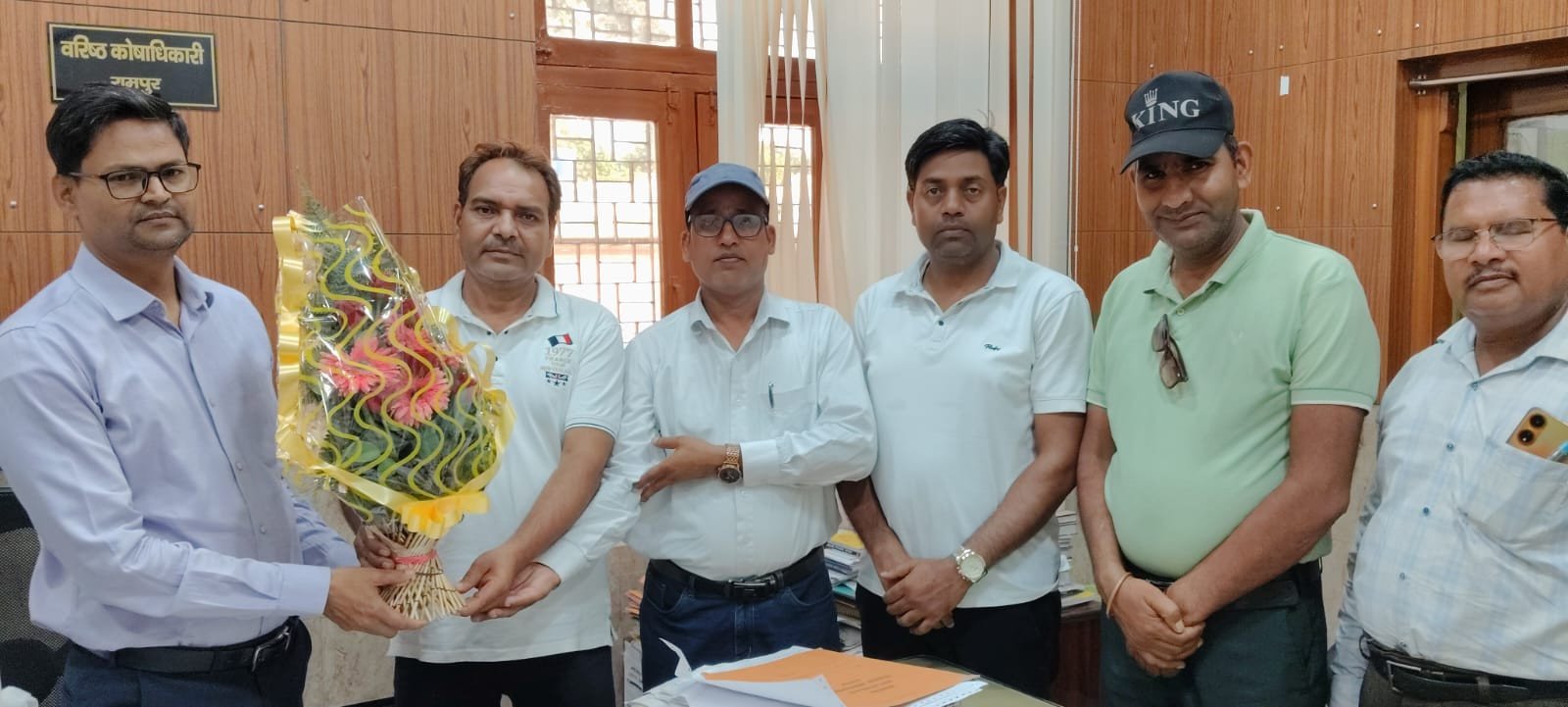 वित्त एवं लेखा अधिकारी बेसिक शिक्षा का प्रभार मिलने पर रणजीत सिंह का सम्मान