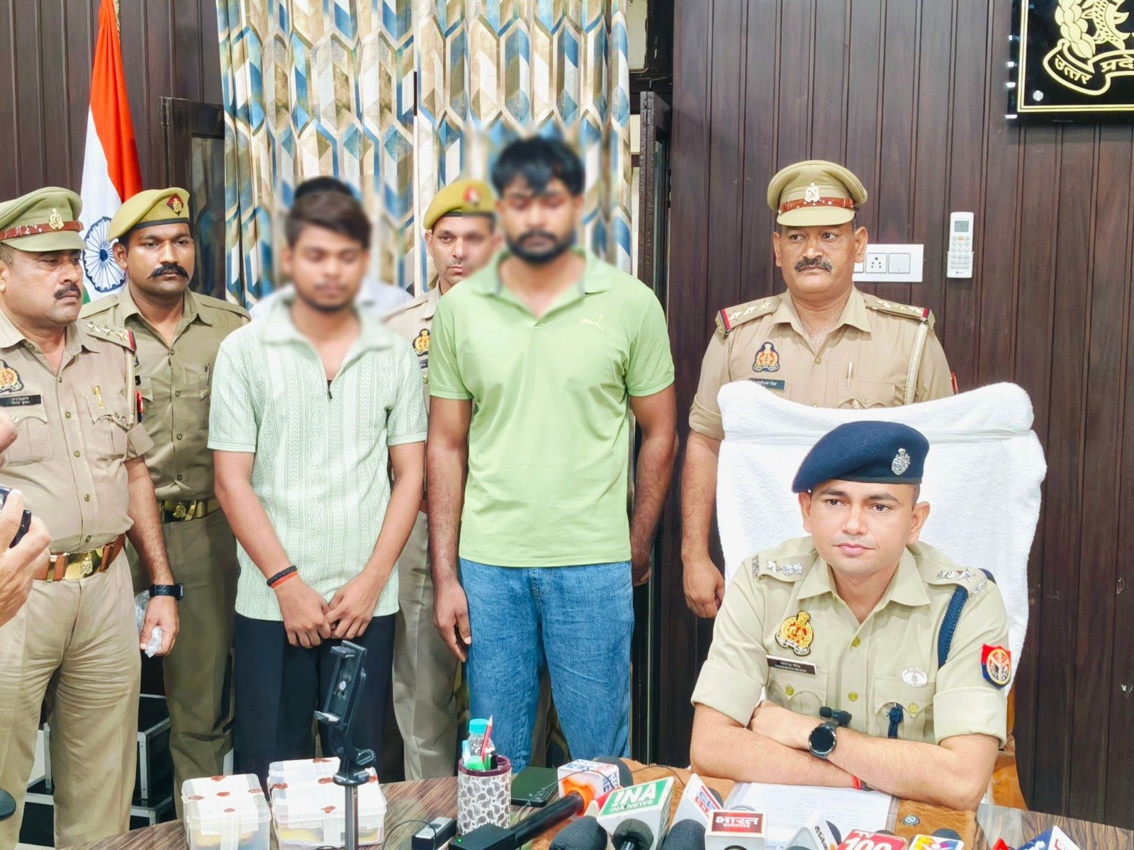 जॉब चाहिए... बस यही सवाल बन गया ठगी का हथियार, मिलक पुलिस ने दबोचे दो साइबर शातिर