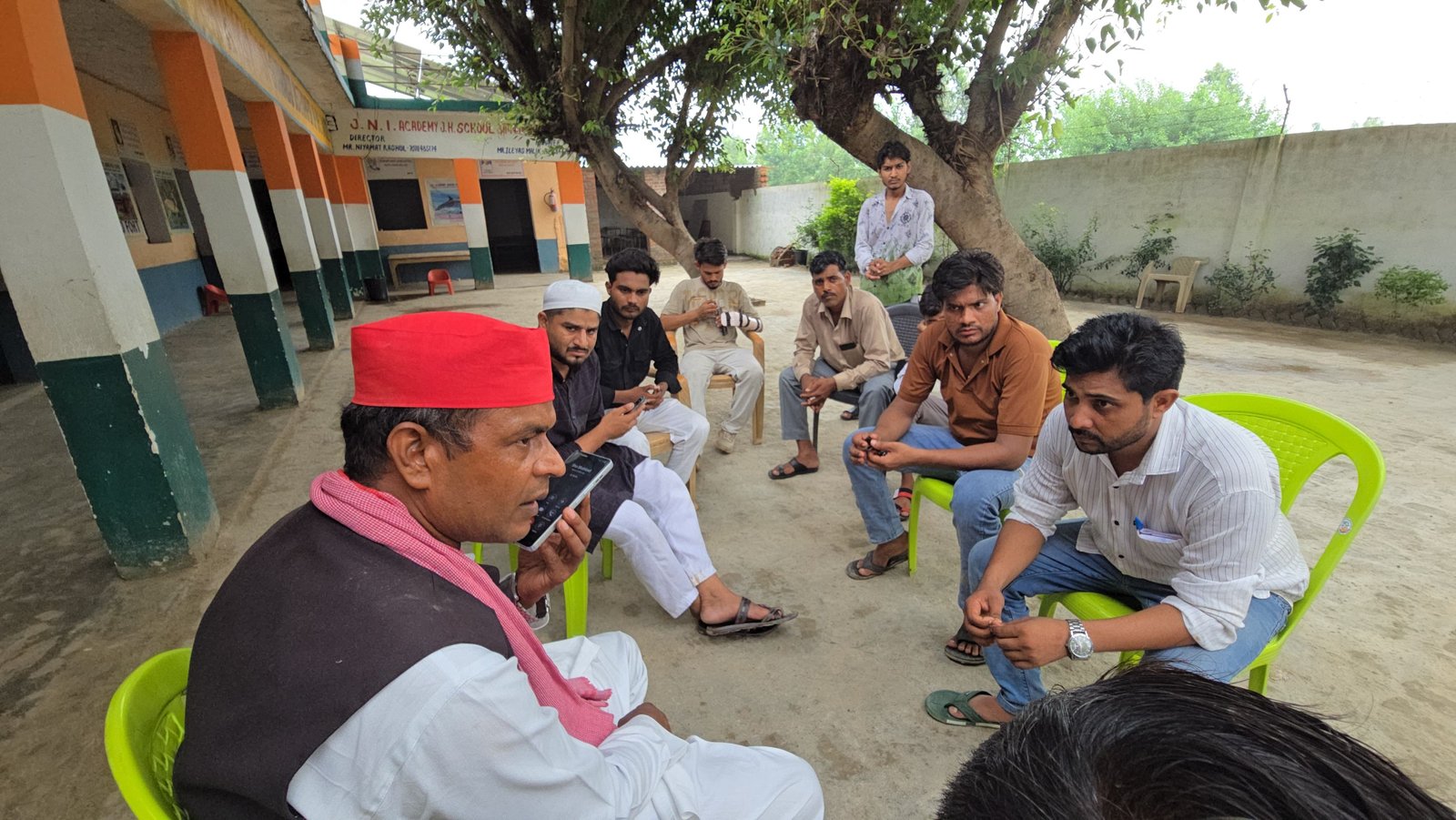 जे.एन.आई. अकादमी में चोरी की सूचना पर पहुंचे सपा नेता एड. रामबहादुर, निष्पक्ष जांच की मांग