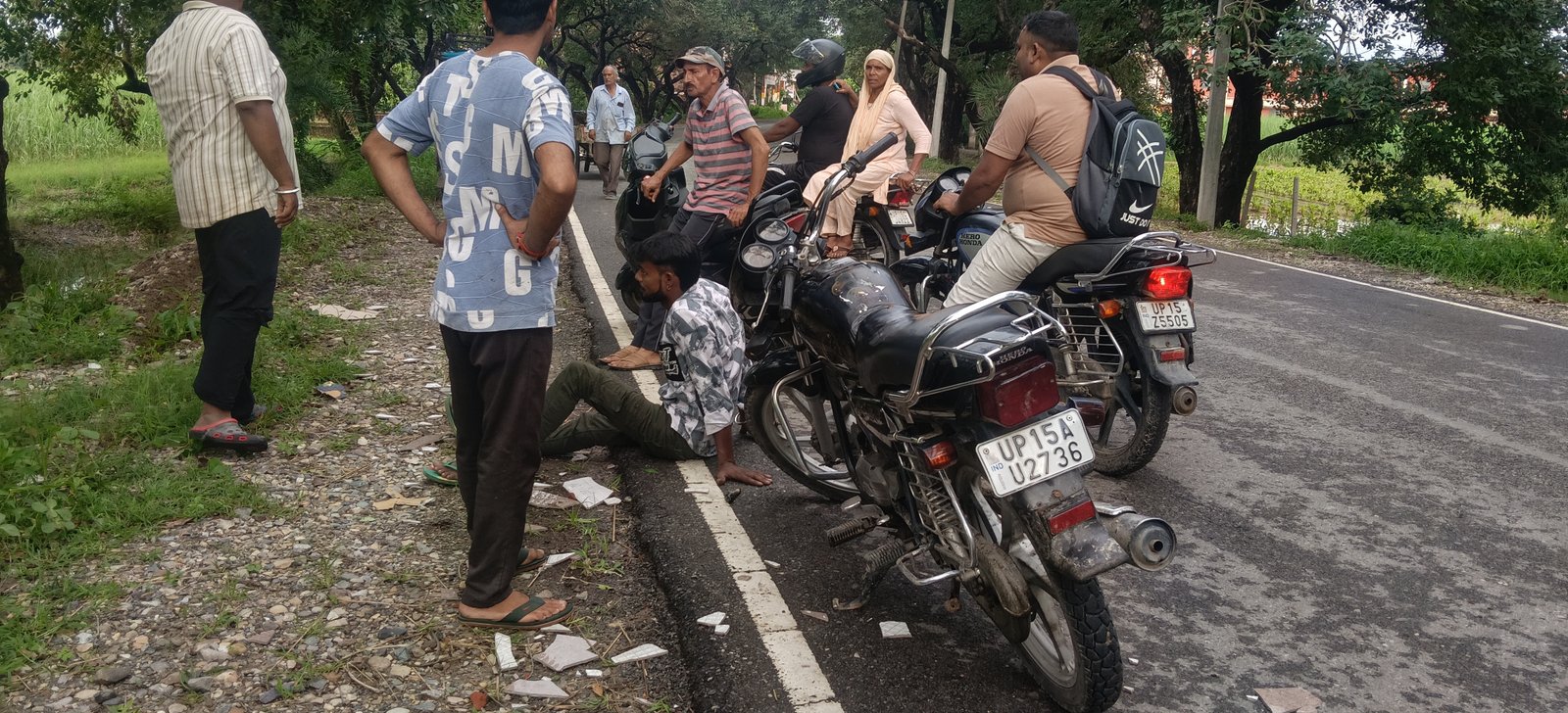 हस्तिनापुर: तेज रफ्तार R15 बाइक और ई-रिक्शा में आमने-सामने की जोरदार टक्कर, दो युवक गंभीर रूप से घायल