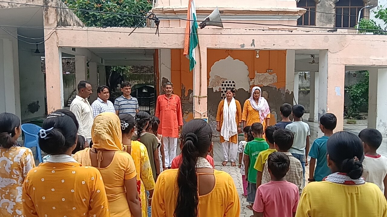 गणेशपुर के प्राचीन शिव मंदिर में हर्षोल्लास के साथ मनाया गया स्वतंत्रता दिवस