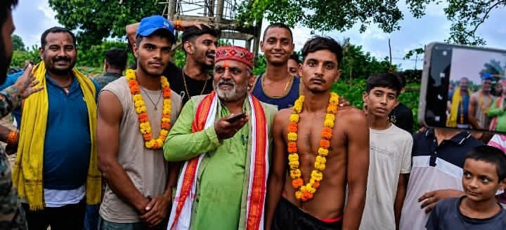 परदवा रोमांचक मुकाबले में [निखिल द्विवेदी व अनुज द्विवेदी ] बने लंबी कूद के विजेता