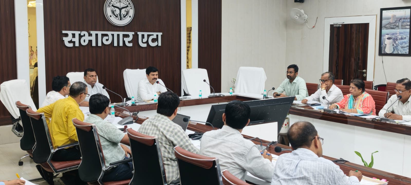 एटा सीएम डैशबोर्ड में पिछड़े बी श्रेणी के विभाग, डीएम ने लगाई फटकार