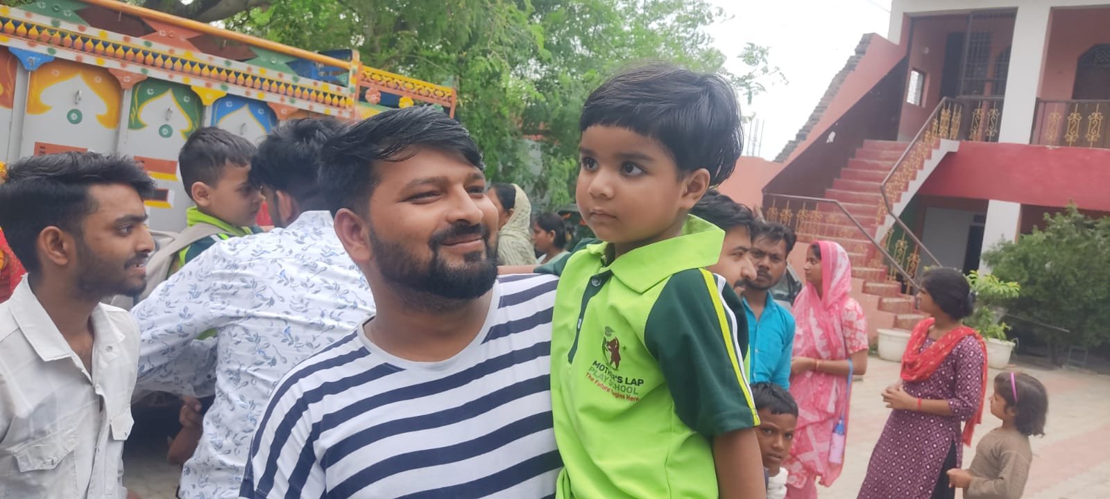 जैथरा में स्कूल के बाहर से बच्ची का अपहरण:तीन वर्षीय बच्ची मिली, आरोपी युवक गिरफ्तार; पुलिस कर रही पूछताछ