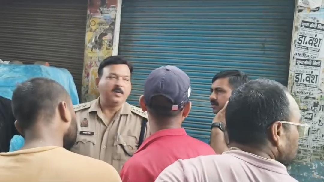 शटर काटा, तिजोरी उठाई और 8 किलो चांदी-30 ग्राम सोना लेकर फरार हुए चोर, पुरानी घटनाओं का भी नहीं हुआ खुलासा