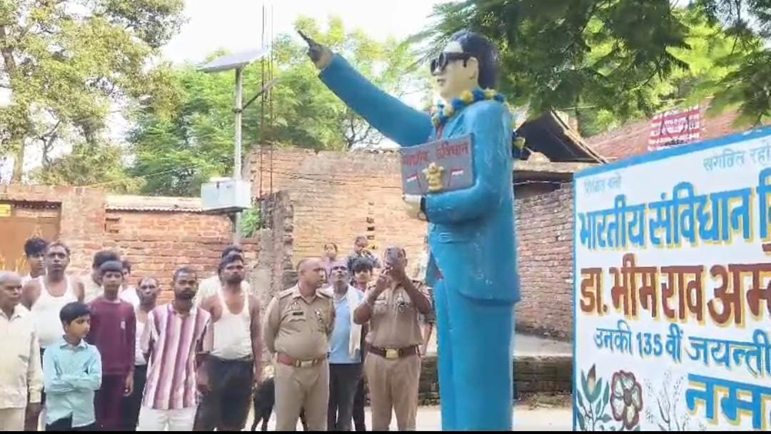 जैथरा के ललहट में तीसरी बार क्षतिग्रस्त की अंबेडकर प्रतिमा, ग्रामीणों में आक्रोशग्रामीण ने घटना के पीछे राजनीतिक भूमिका का लगाया आरोप, पुलिस जांच में जुटी