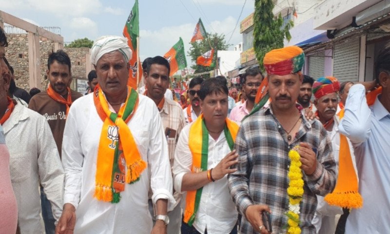 रियांबड़ी में भाजपा की भव्य वाहन रैली एवं रोड शो, विकास के संकल्प के साथ मांगे वोट