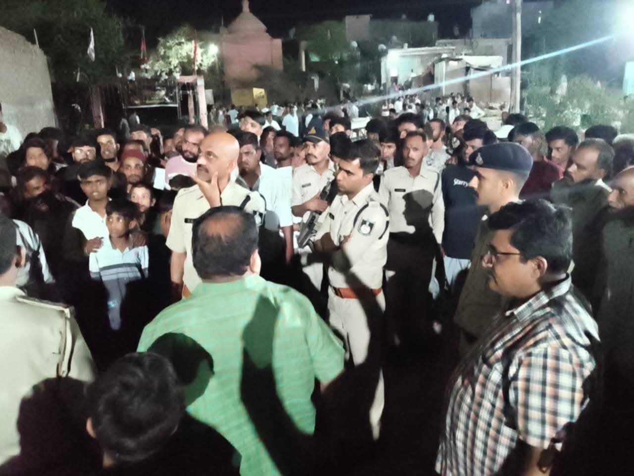 रतलाम जिले के हतनारा गांव में मोहर्रम जुलूस के दौरान हादसा, हाईटेंशन लाइन की चपेट में आने से दो की मौत, कई घायल