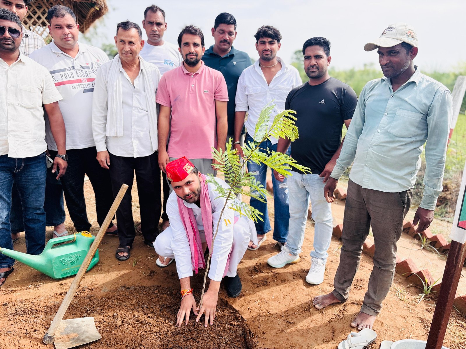 अखिलेश यादव के जन्मदिवस पर सपा कार्यकर्ताओं ने किया 101 पौधों का वृक्षारोपण
