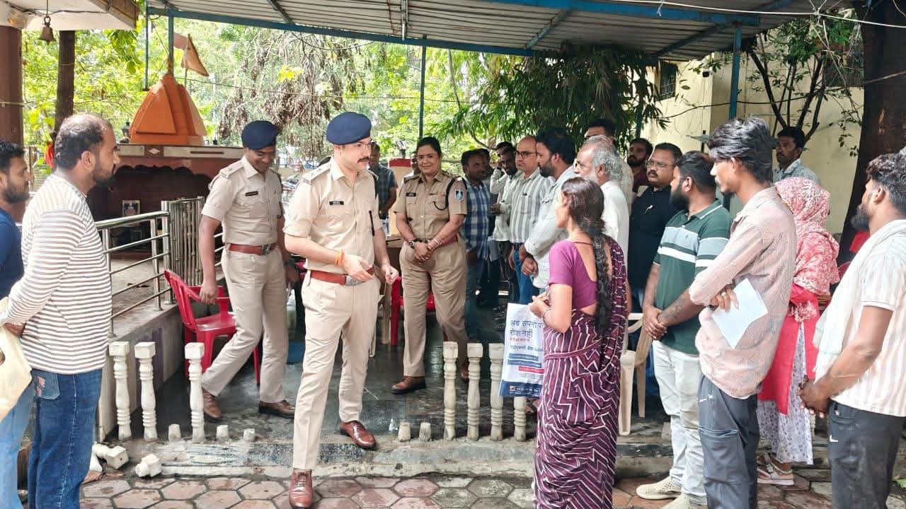 भूमि संबंधी विवादों के त्वरित निराकरण हेतु रतलाम पुलिस का जिला स्तरीय विशेष शिविर आयोजित — एक ही दिन में 630 शिकायतें प्राप्त, 450 का मौके पर निराकरण //