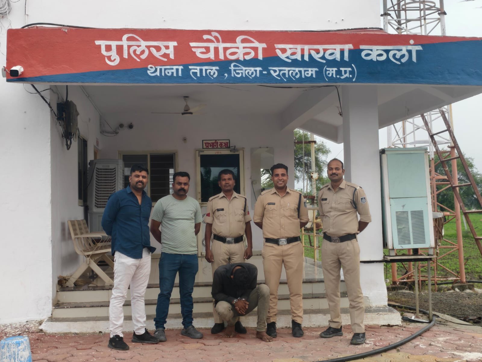 खाचरोद जेल से फरार दुष्कर्म का आरोपी अवैध हथियार सहित गिरफ्तार, दो फरार कैदियों की तलाश जारी