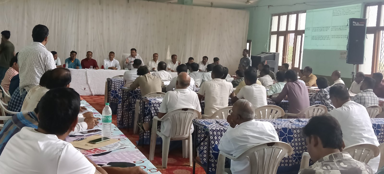 जनप्रतिनिधि 40 मिनट देर से पहुंचे, कई अध्यक्षों की जगह प्रतिनिधि बैठेकांग्रेस की ओर से कोई भी जनप्रतिनिधि नहीं पहुंचा आलोट